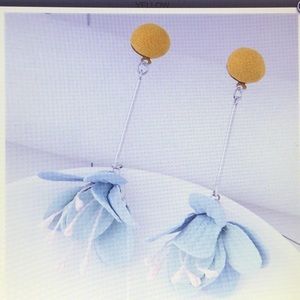 🆕EARRING:SWEET VIVID CLOTH DANGLING FLOWER DESIGN